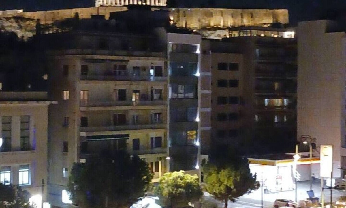 Kinosargous Apartment | Panoramic Acropolis View Retreat | Spacious Apartment on the Edge of Koukaki & Neos Kosmos