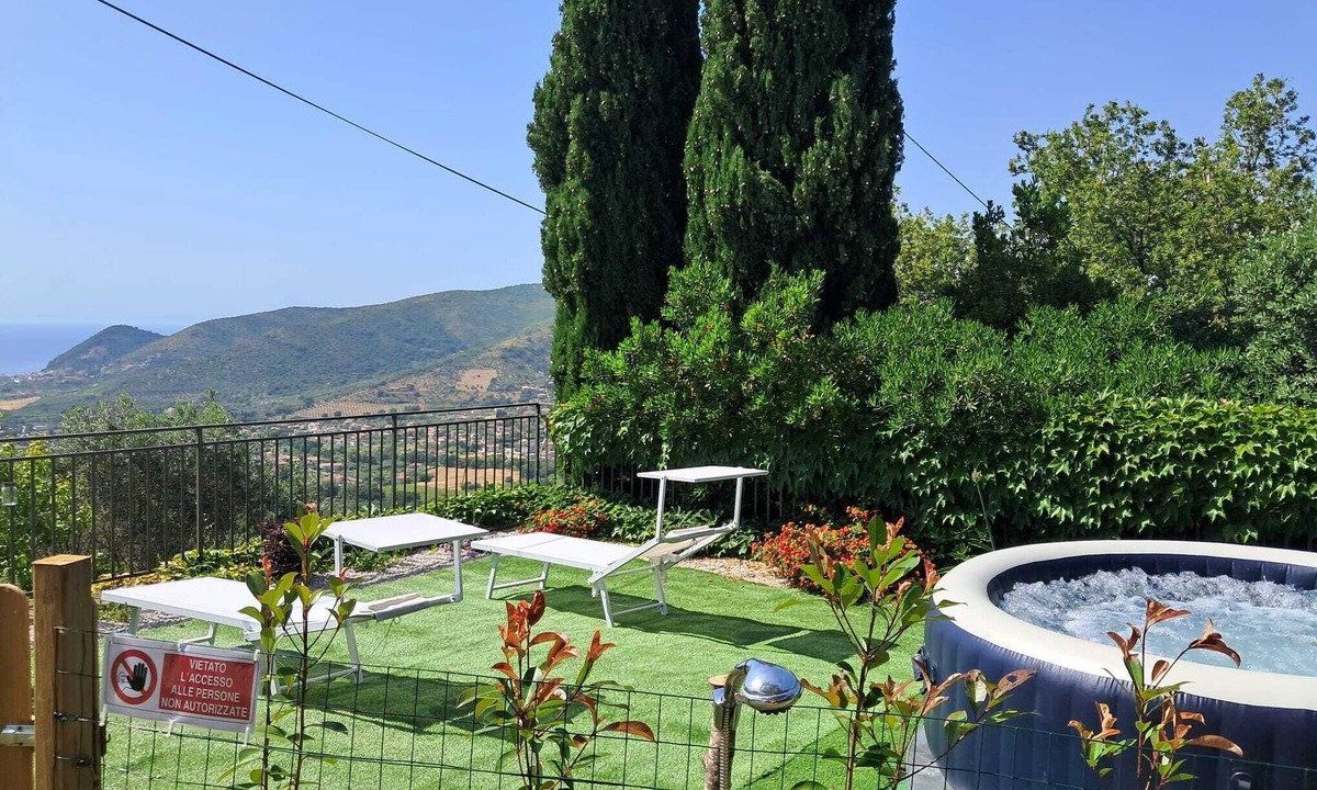 Perdifumo Apartment | Panoramic Apartment for 8 with Garden and Patio, Sea View