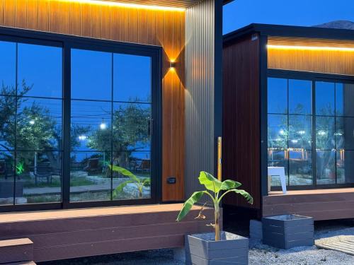 Borsh Ski Chalet | Paradise Beachfront Chalet Rooms Borsh
