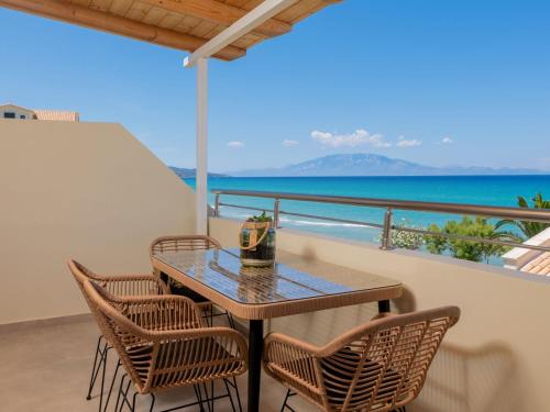 Alykes Apartment | Paradise Elegant Apartments - Perfect escape on the beach