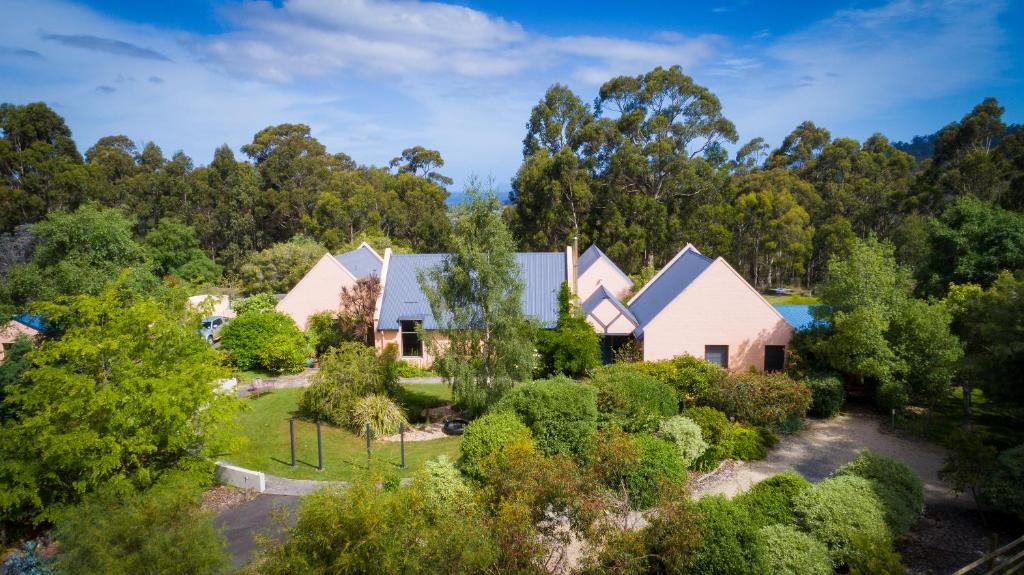 Kingborough Apartment | Parnella Kettering