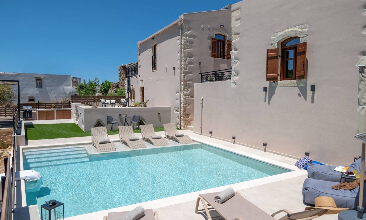 Damavolos Villa | Pavlina Villa, a hidden gem with heated pool!