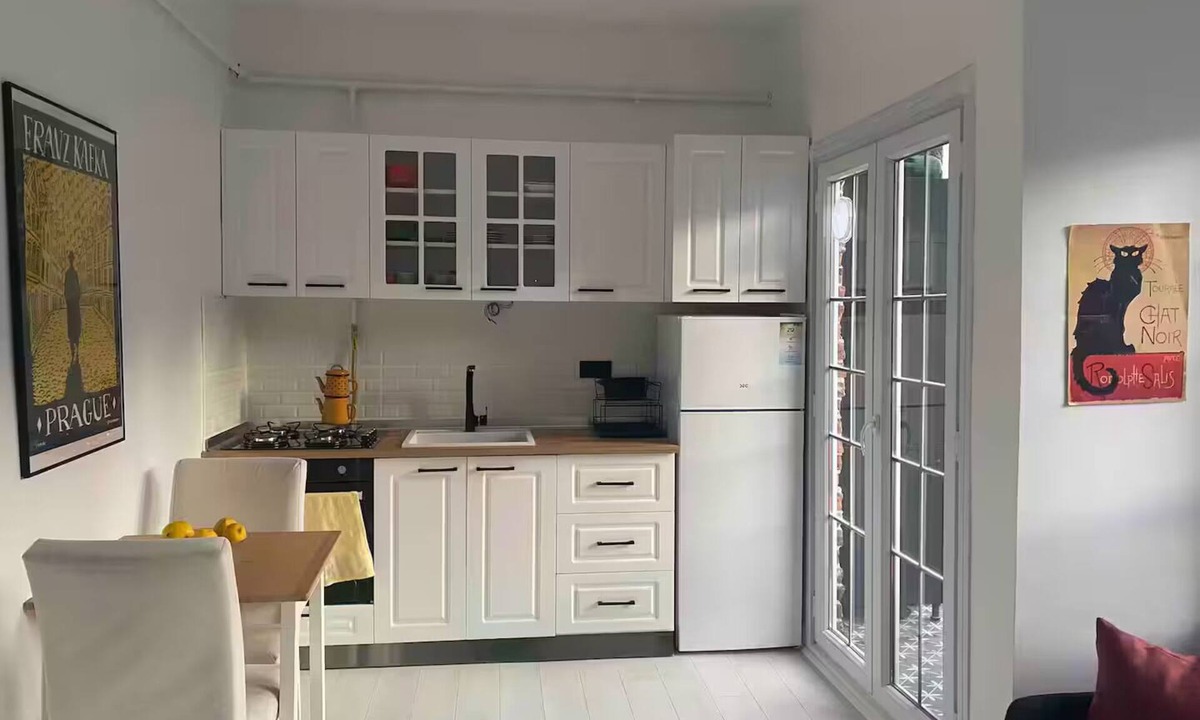 Gumussuyu Mahallesi Apartment | Peaceful 1-bedroom apartment with AC in vibrant Beyoğlu