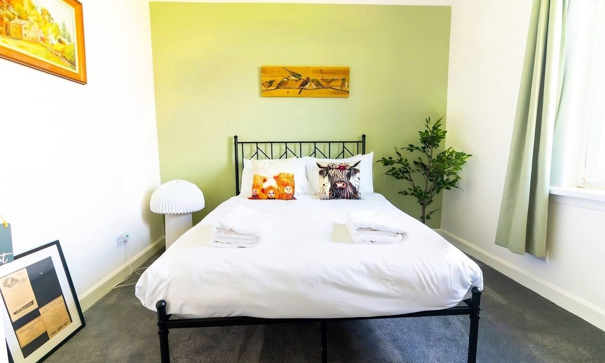 Dundee Apartment | Peaceful 2-Bed Apartment with Free Parking & River Tay Views