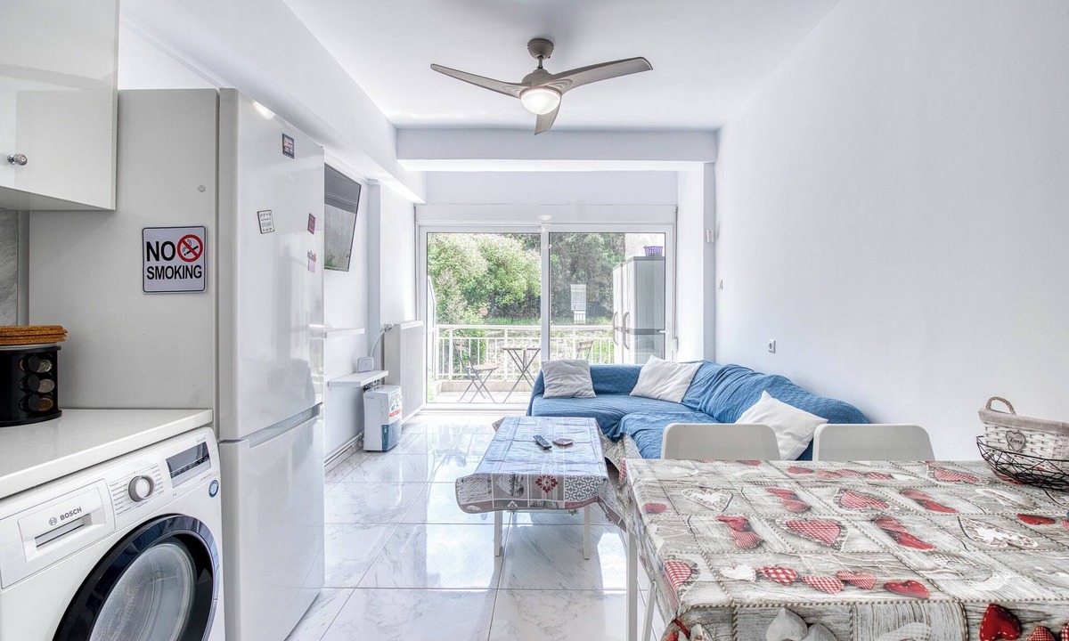 Agia Triada Apartment | Peaceful Coastal 2-Bedroom Retreat by ΜΡS