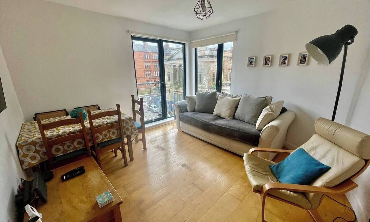 North West Apartment | Perfect Location in Heart of Glasgow West End! - Pass the Keys