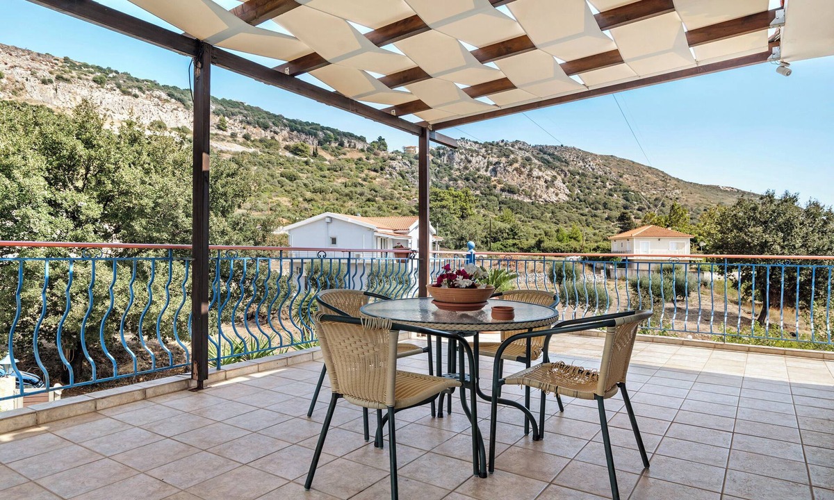 Valerianos Apartment | Pet-Friendly Apartment "Spyros apartment" with Mountain View