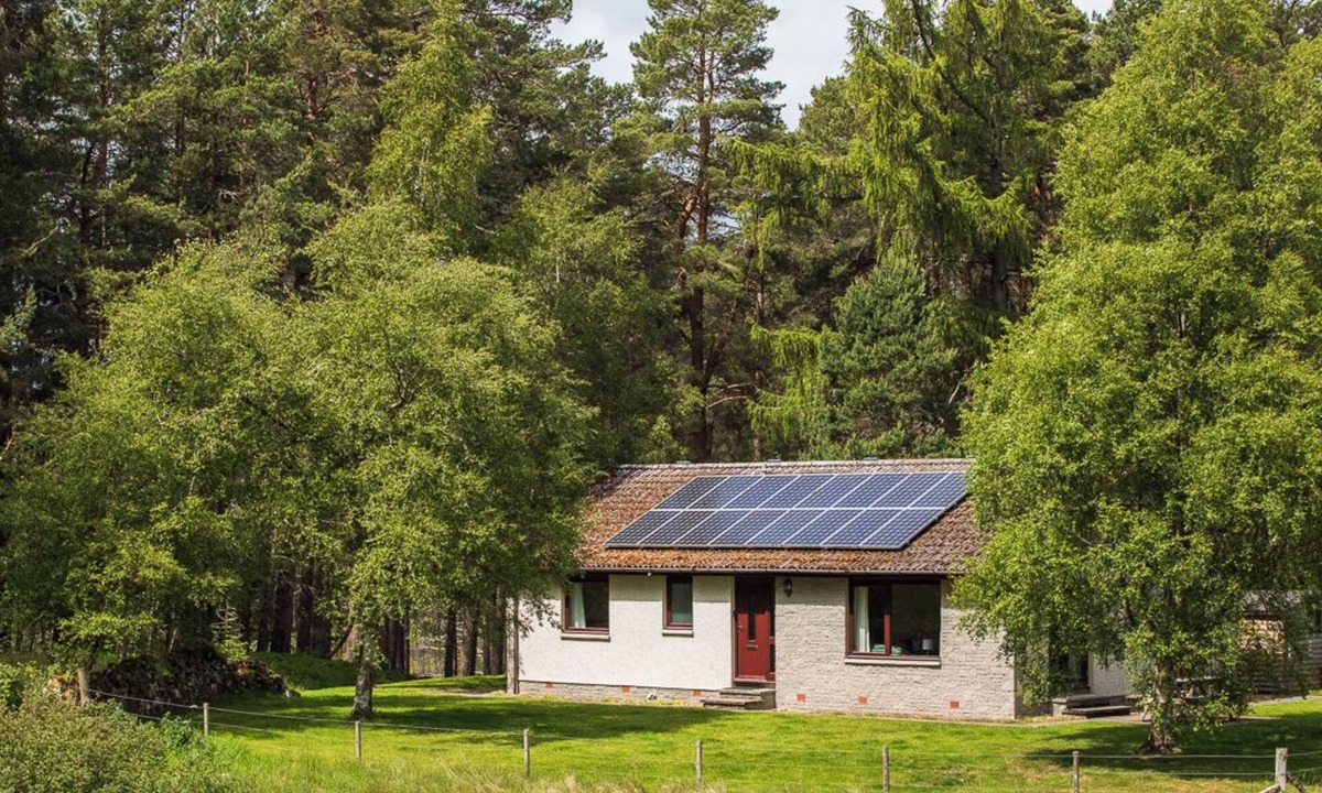 Kingussie Cottage | Pet-friendly holiday home in the quiet hamlet of Drumguish