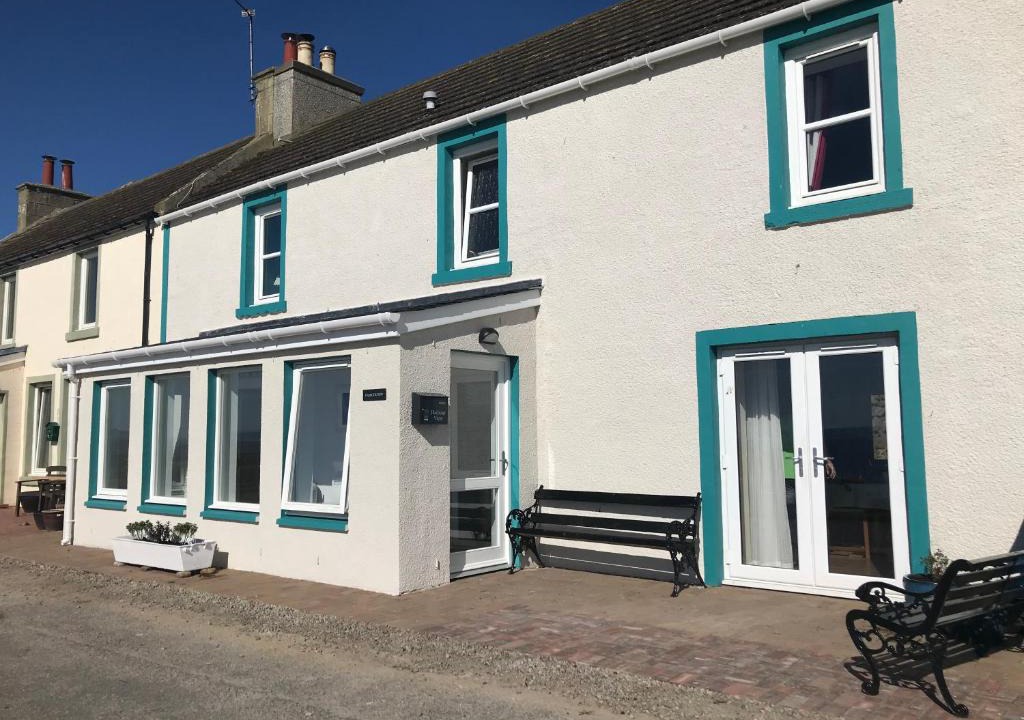 Portmahomack House | PetFriendly-Beachfront-SunsetFacingSunPorch-Garden