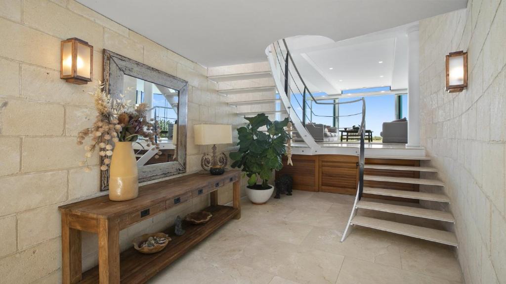 North Avoca House | Philotimo - Absolute Beach Front at North Avoca
