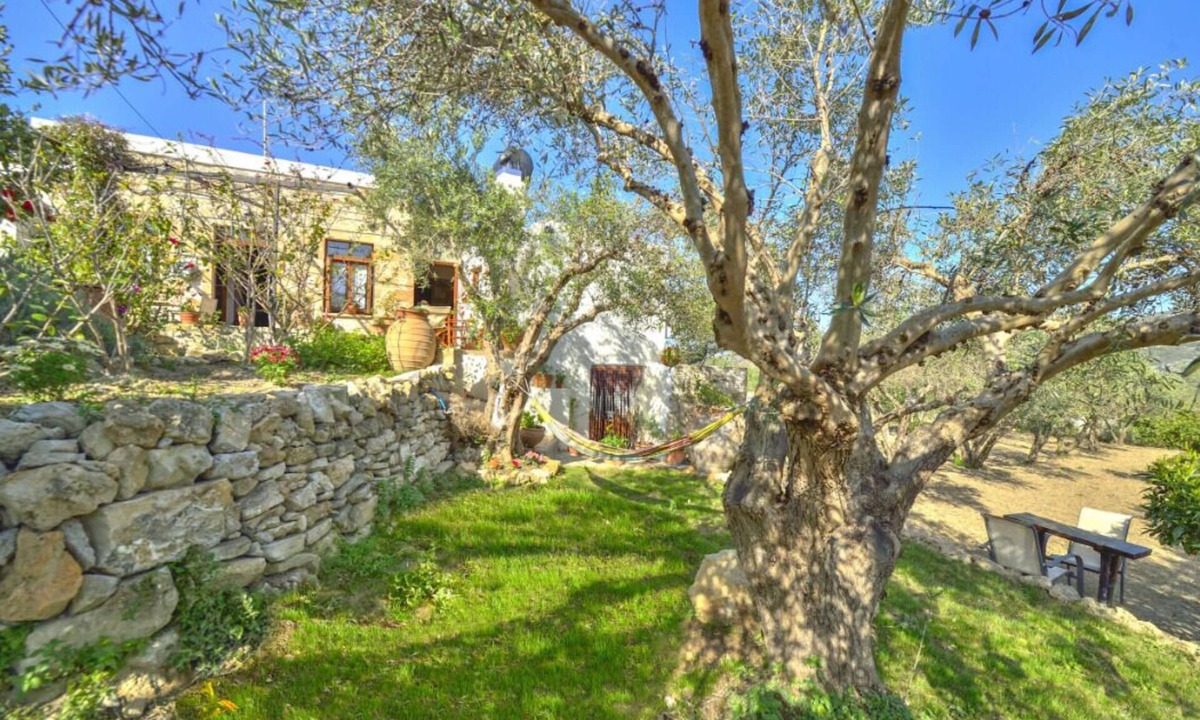 Platanos House | Picturesque traditional stone house