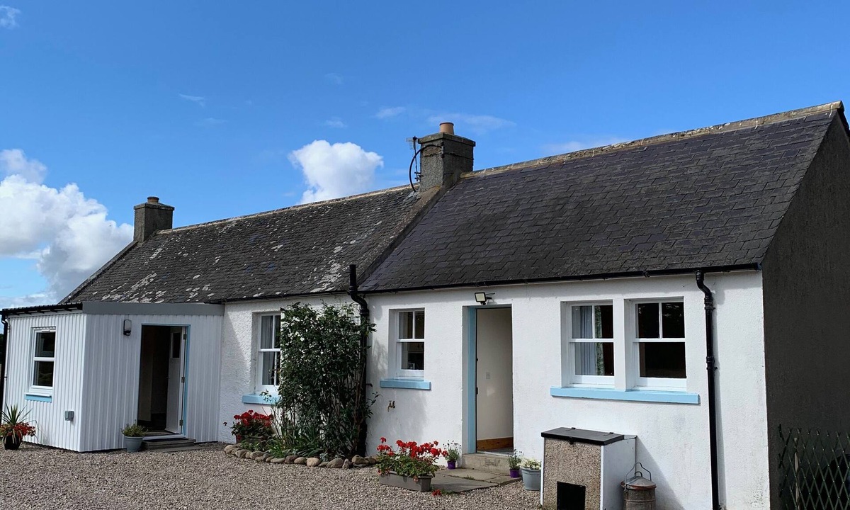 Forres Cottage | Ploughmans Cottage - a rural that sleeps 4 guests in 2 bedrooms