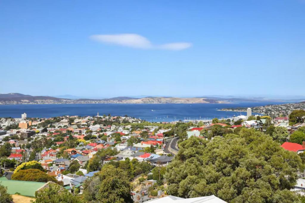 West Hobart House | Poet s House 6br fabulous character WOW views