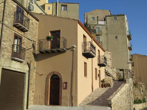 Geraci Siculo House | Porta Baciamano