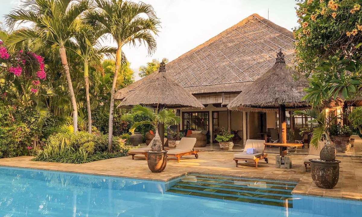 Lokapaksa Villa | Private and Peaceful Beachfront Pool Villa @ Lokopaksa, Seririt!