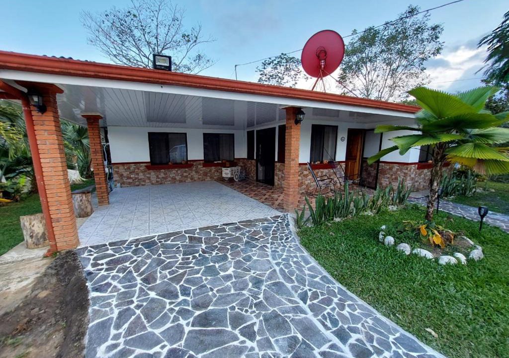 Garabito House | Private Mountain House With a Pool