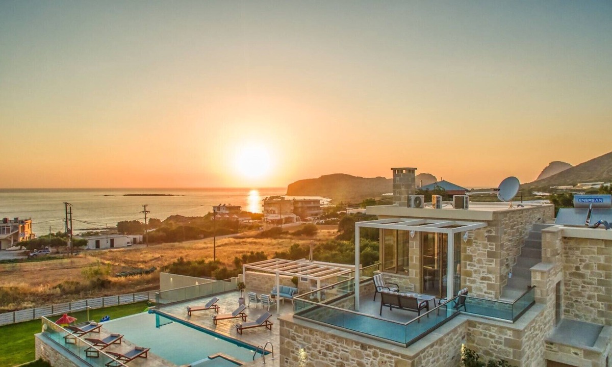 Falassarna Villa | Private pool★Indoor Jacuzzi★Walk to taverna, market & Falasarna beach.
