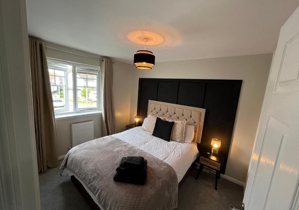 Aberdeen House | Private room in residential house