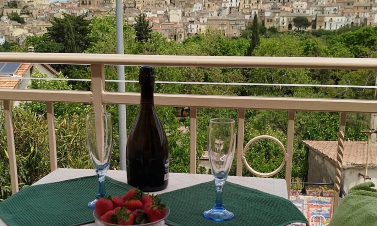 Tricarico House | Quiet Panoramic Suite, comfortable near Matera with parking, green