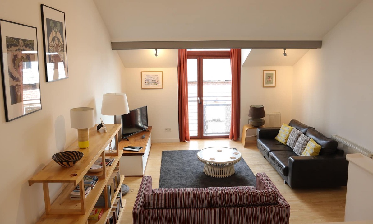 City Centre Glasgow House | Quiet townhouse with private entrance and parking in city centre