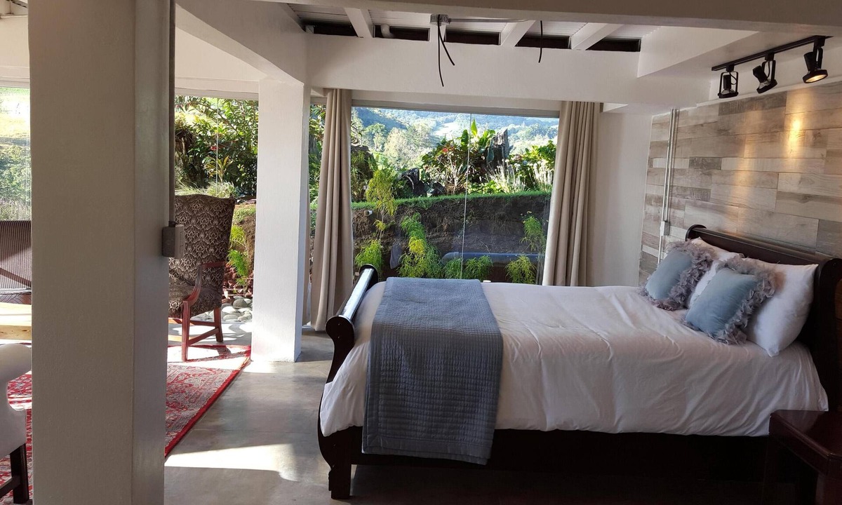 San Isidro Apartment | Quinta Esencia Loft, Nature Views Near Poas Volcano & SJO Airport