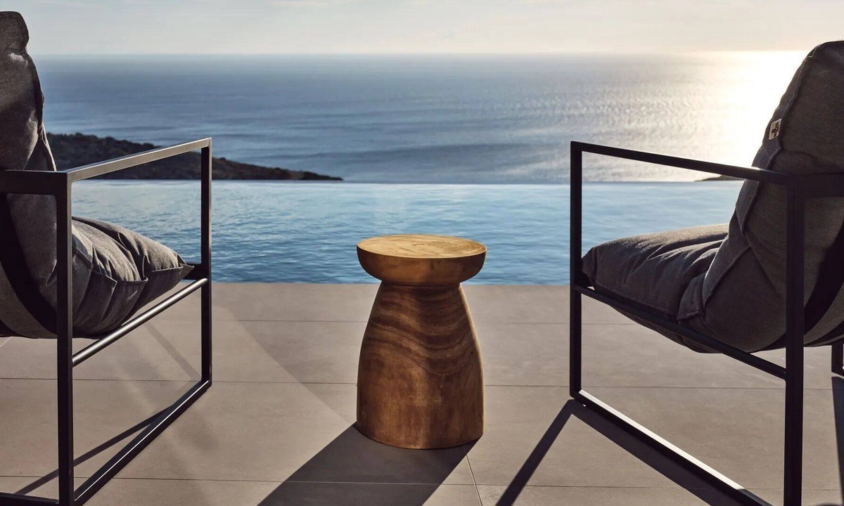 Korithi Villa | R 3257 Villa Hang With Fruit Squeezer ,Sandwich Maker & Nespresso.