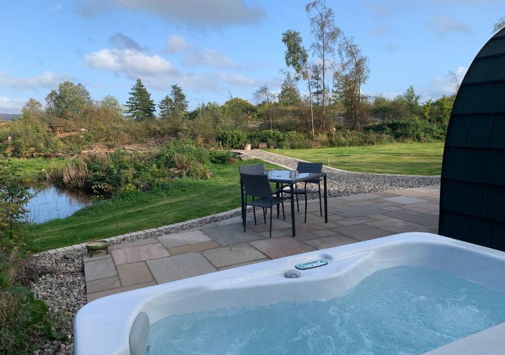 Oban House | Red Squirrel Pod with Hot Tub