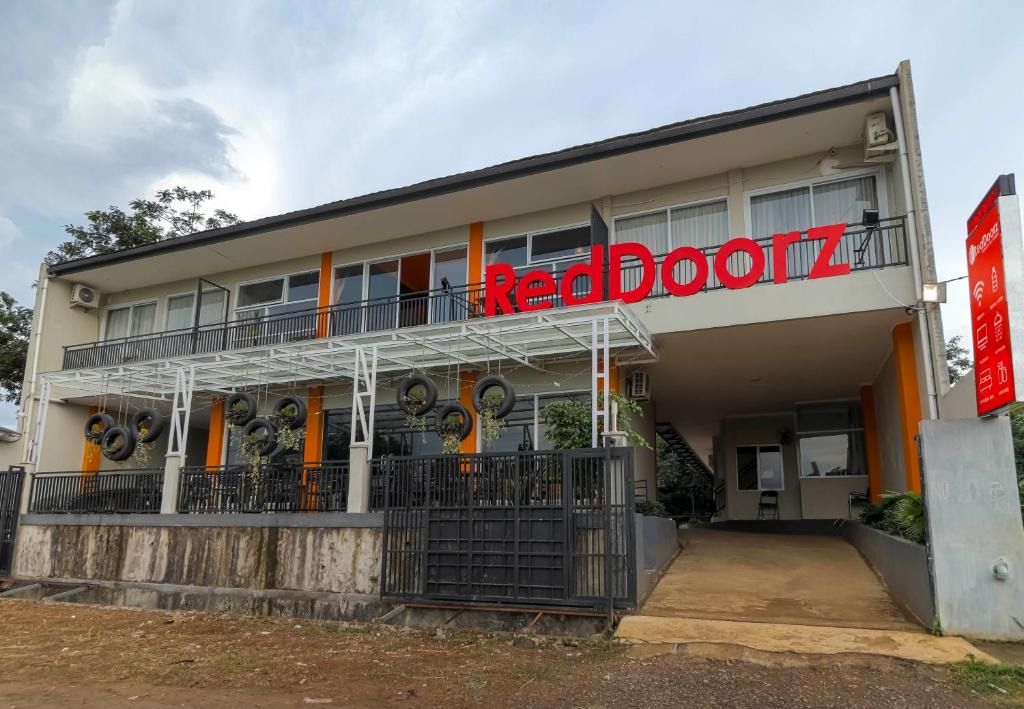 Bogor Timur House | RedDoorz near Exit Toll Bogor