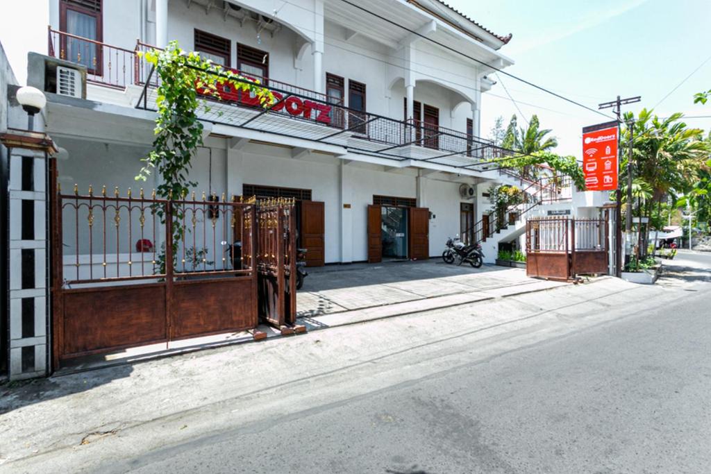 Solo City Centre House | RedDoorz near Puro Mangkunegaran