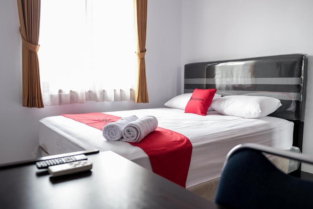 Binong House | RedDoorz near Supermall Karawaci 2