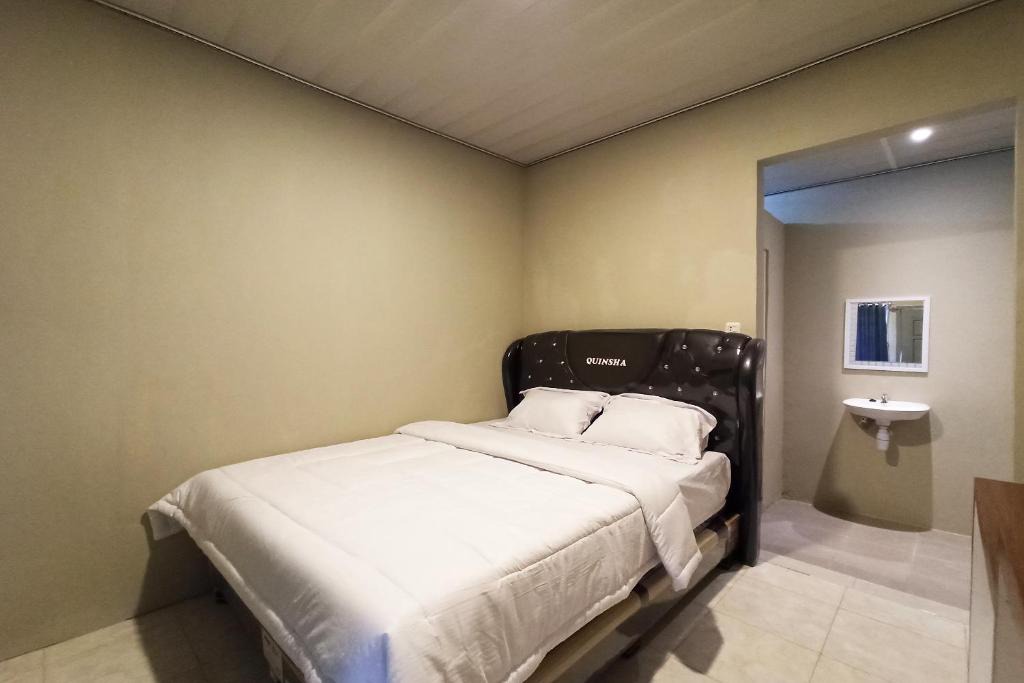 Metro Hotel | RedDoorz near Taman Merdeka Metro Lampung
