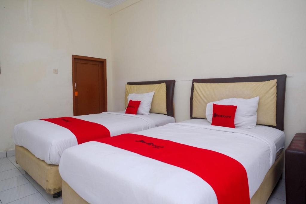 Wonosari Hotel | RedDoorz Syariah near Alun Alun Wonosari