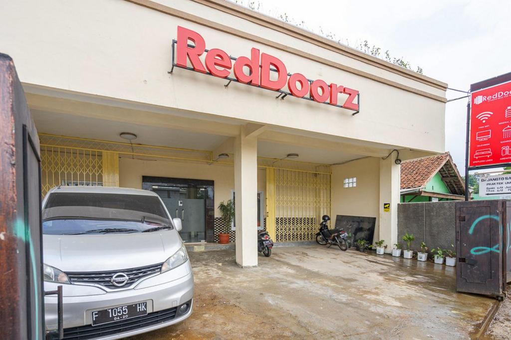 Pancawati House | RedDoorz Syariah near Exit Toll Ciawi