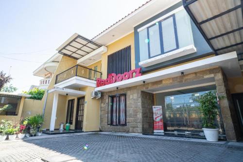 Reddoorz Syariah Marvell City Mall | Ngagel