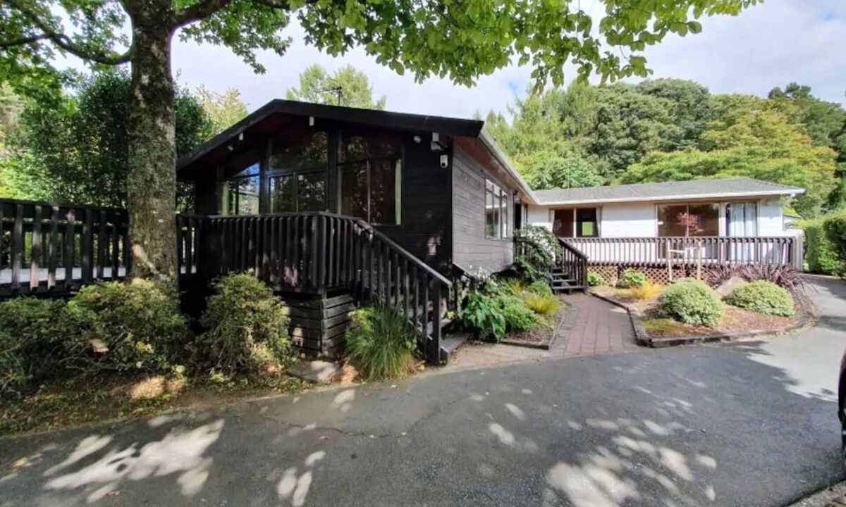 Rotorua House | Redwood Hub - LITERALLY bordering the Redwood Forest