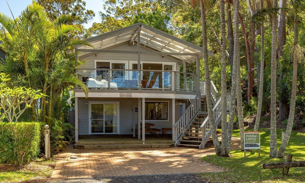 Smiths Lake House | Reflections - Pacific Palms Holidays