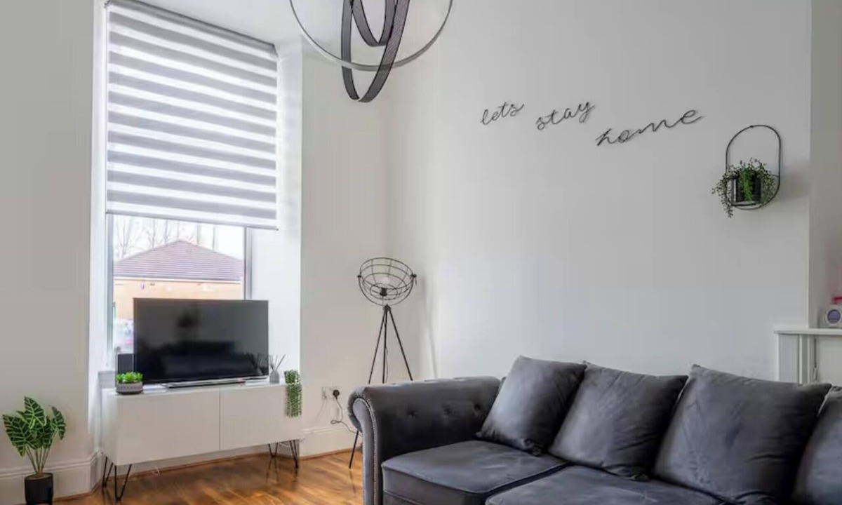 Coatbridge Apartment | Refreshing Modern Apartment in North Lanarkshire