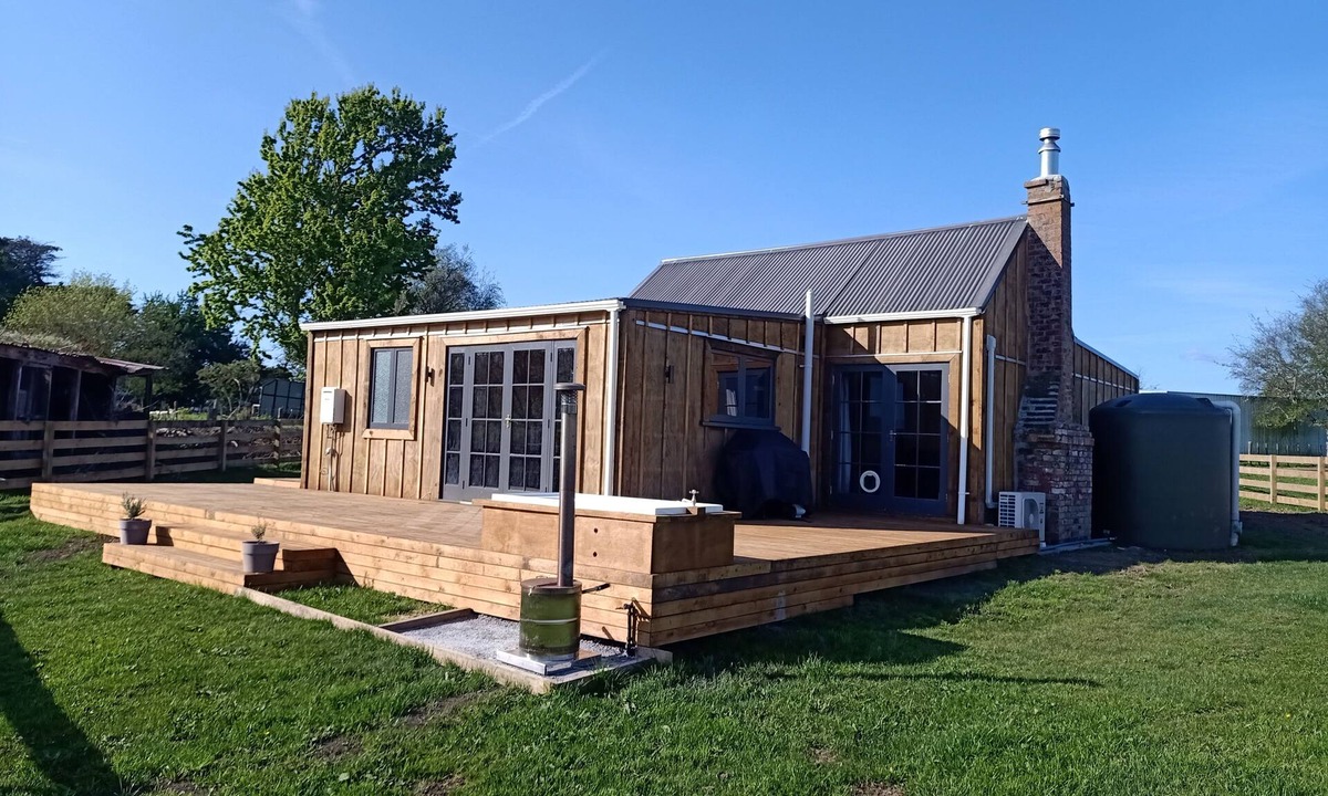 Wanganui District Cottage | Renagour Cottage - Rural charm with outdoor hot tub!
