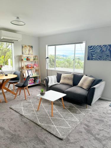 Johnsonville Apartment | Renovated Entire 2BR Flat, Comfort, Scenic Views, Free Parking & 10 min to Ferry