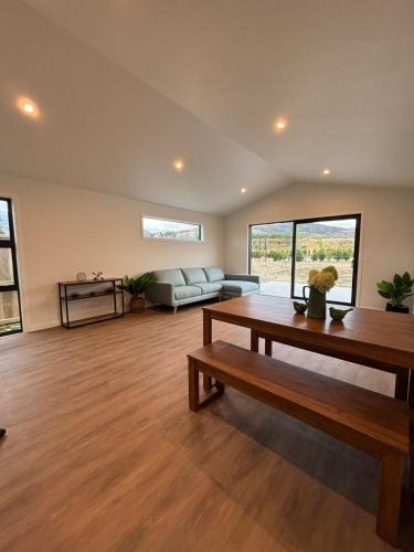 Lowburn House | River Terrace Retreat Cromwell