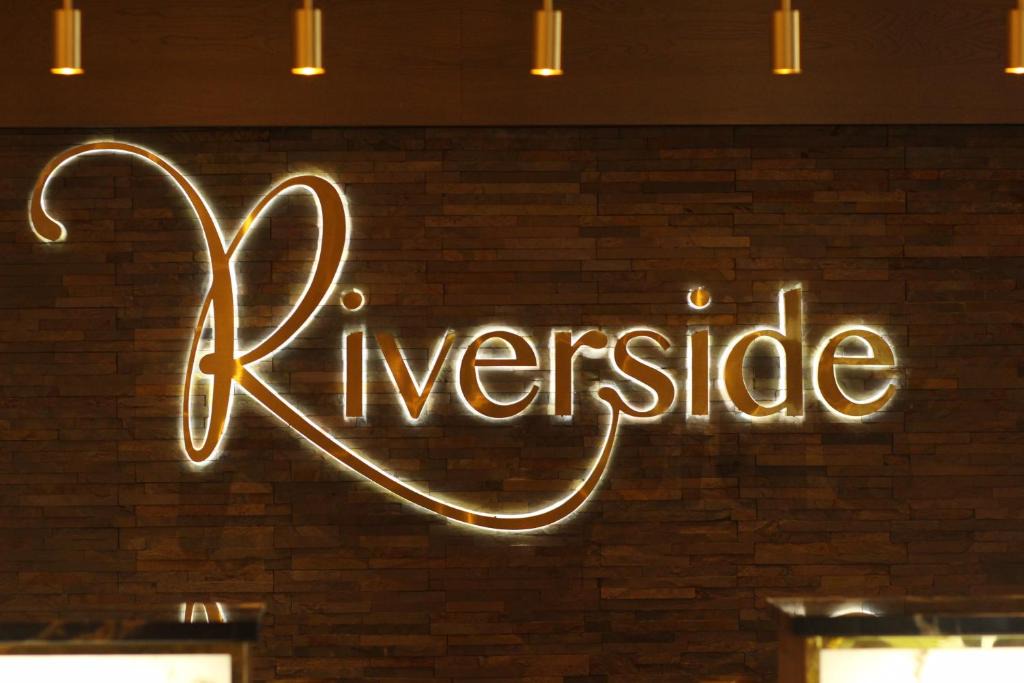 Riverside Lodge Hotel | Irvine