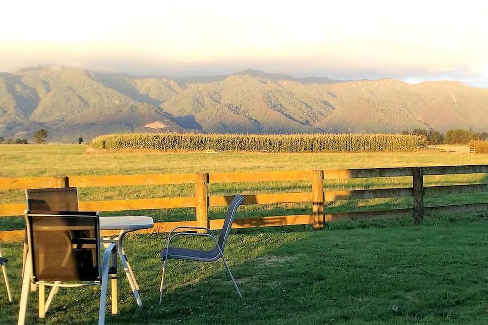 Waharoa Cabin | Romantic Accommodation near Kaimai Mamaku Forest Park, North Island