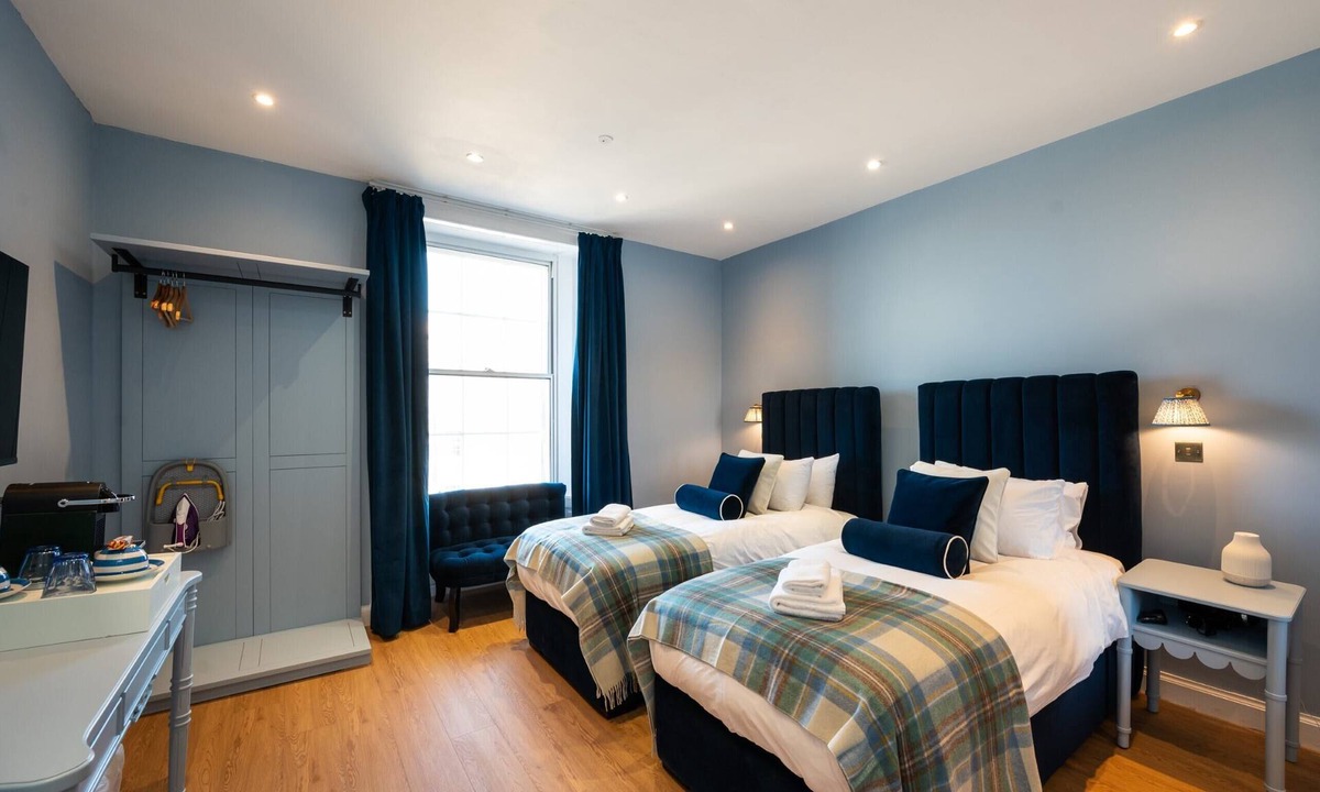 New Town House | Room 9 Summary: No. 5