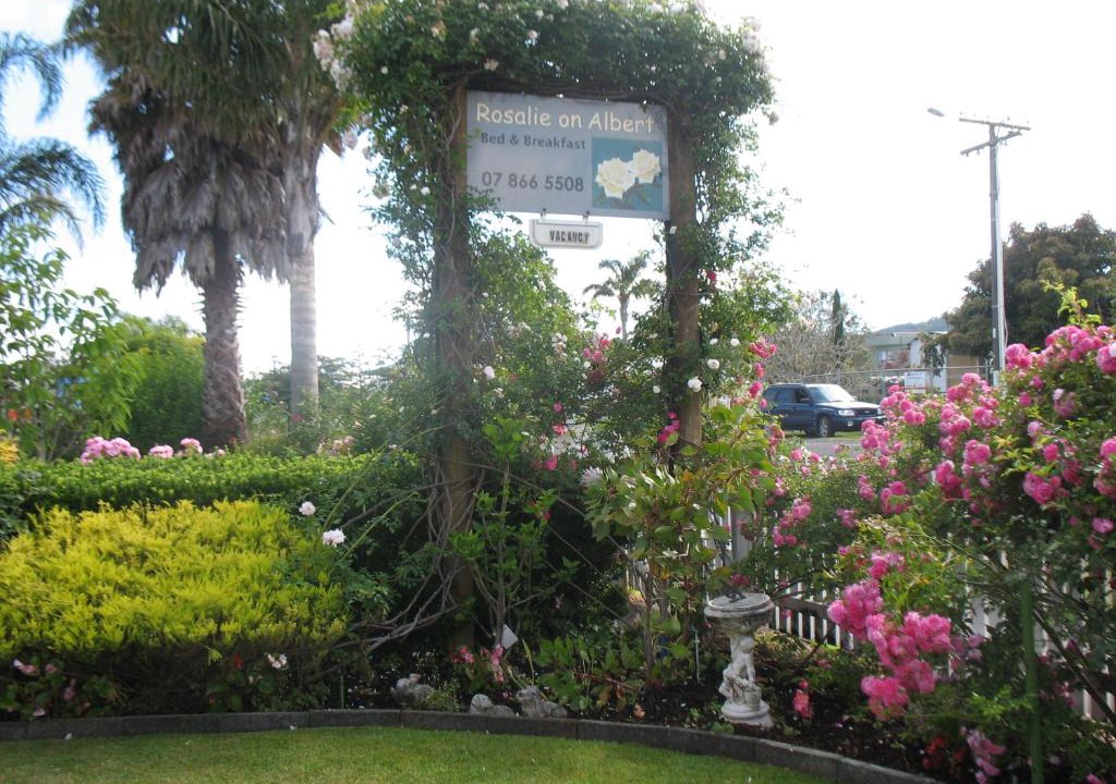 Whitianga Bed & Breakfast | Rosalie On Albert B&B
