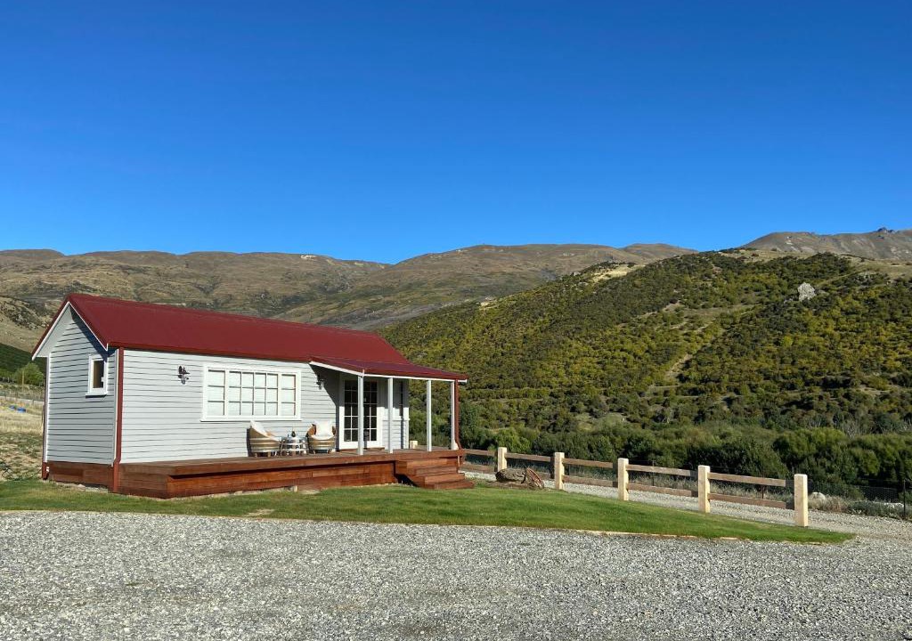 Lowburn Bed & Breakfast | Rose Creek Cottage