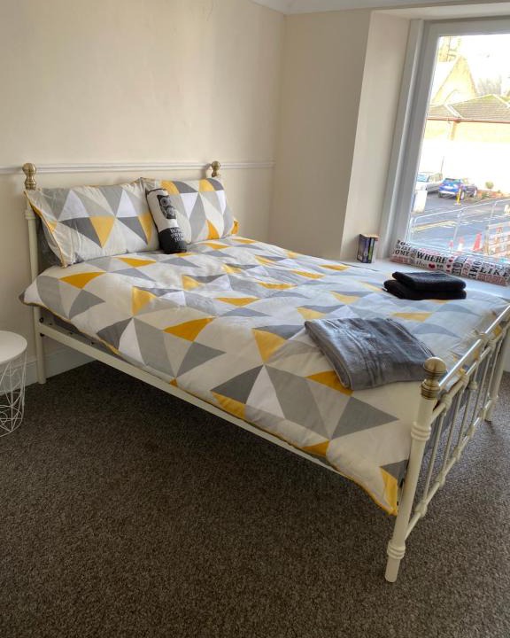 Largs Apartment | Round the back 1 st floor Largs 10 School street Largs