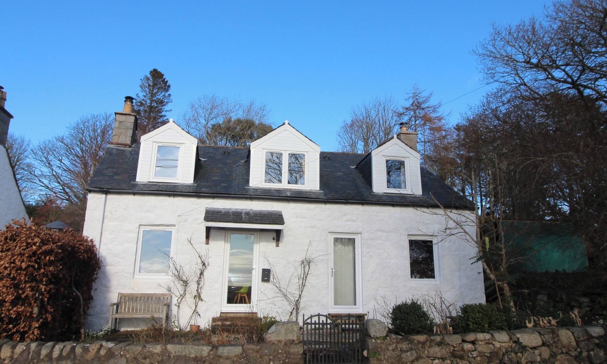 Sandyhills House | Rustic cottage with sea views