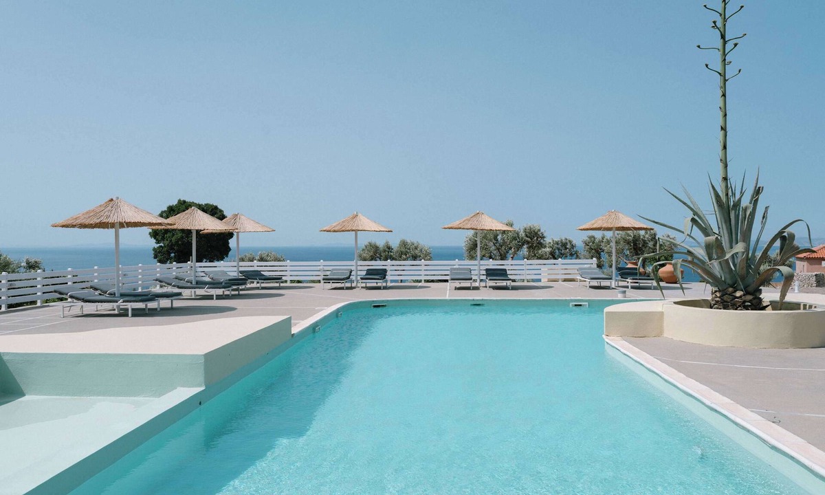 Ormos Koumeikon Apartment | Samos Mandilada Gem by Sea – Shared Pool