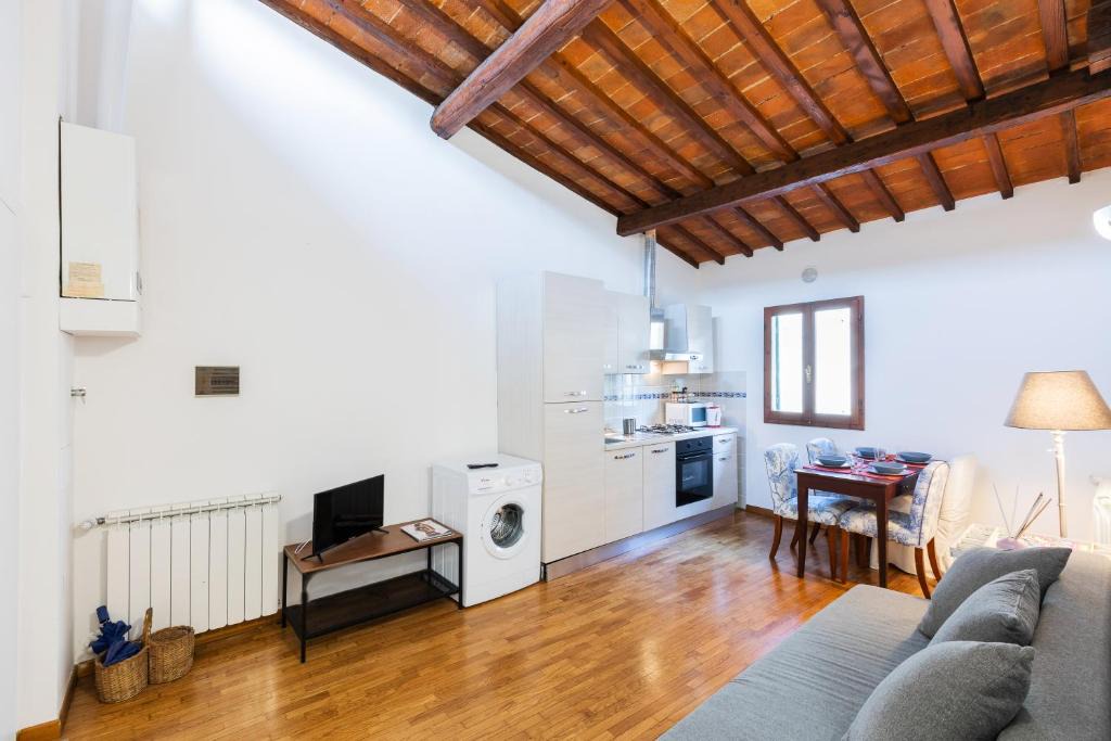 San Lorenzo Apartment | San Lorenzo Central Market View