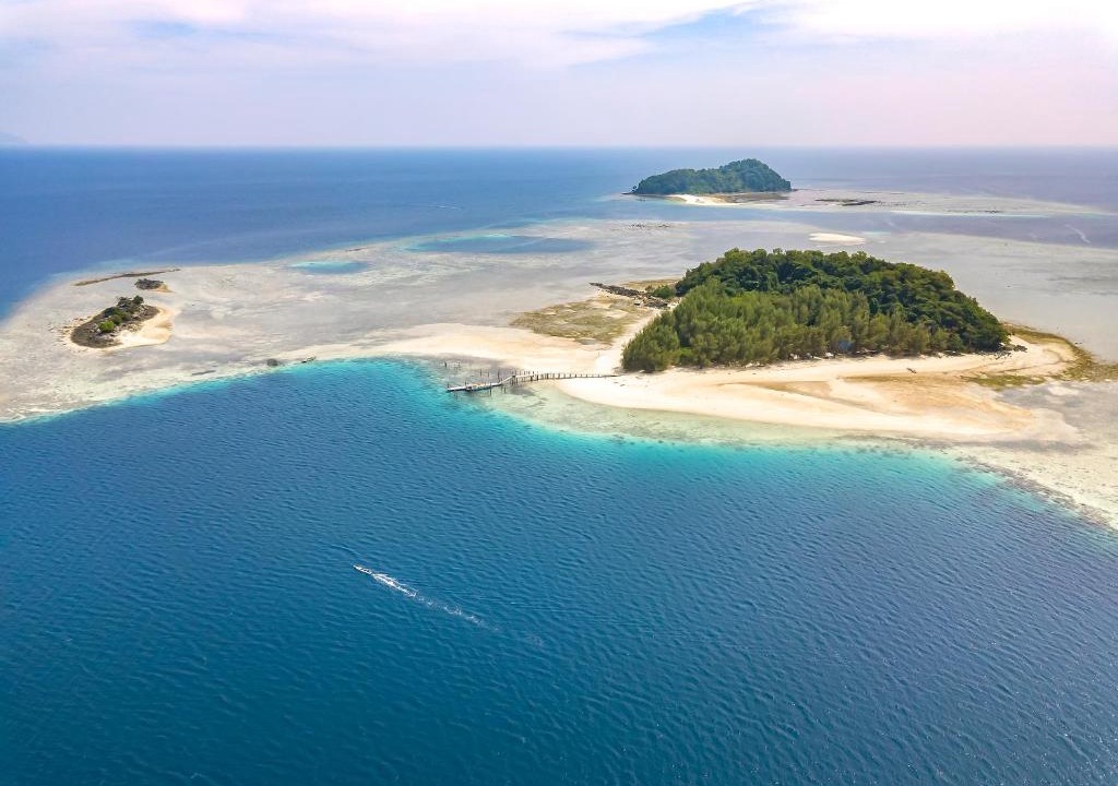 Sulawesi House | Saronde Island Resort Blue Bay Divers